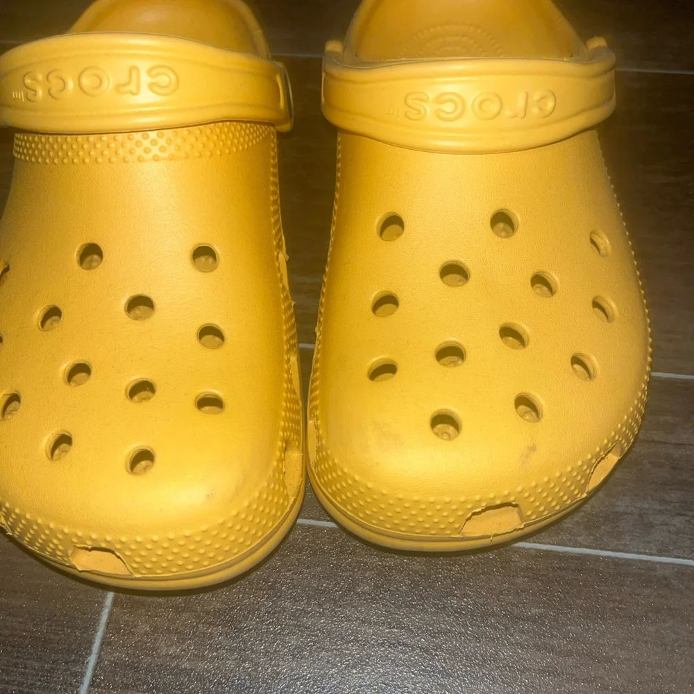 Orange Crocs - Picture 2 of 4